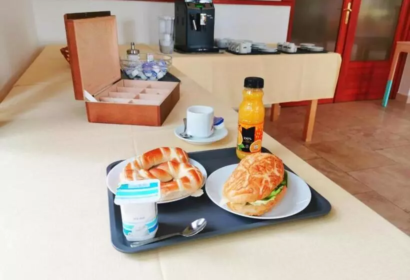 ペンション Imola Garden Vendégház