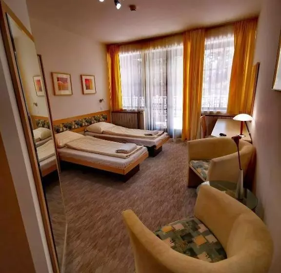 ペンション Imola Garden Vendégház