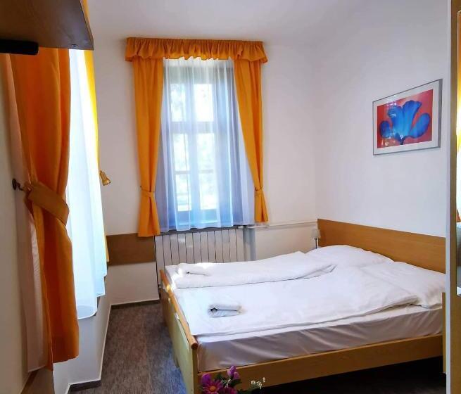 Пансион Imola Garden Vendégház