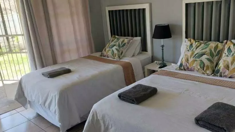 ペンション Victoria Oaks Beaufort West Guesthouse