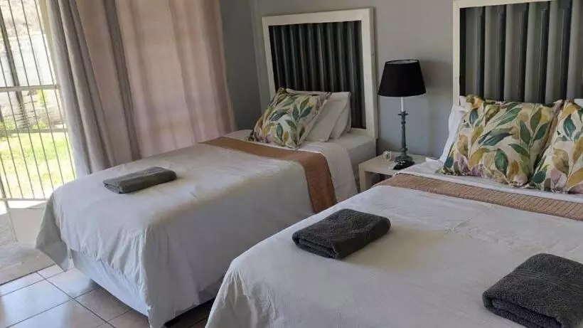 ペンション Victoria Oaks Beaufort West Guesthouse