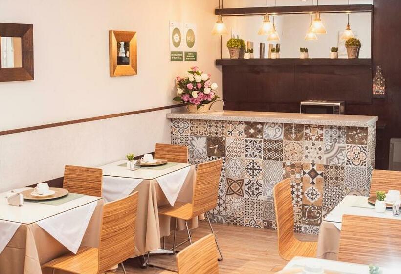 ユースホステル Hostal Lirium