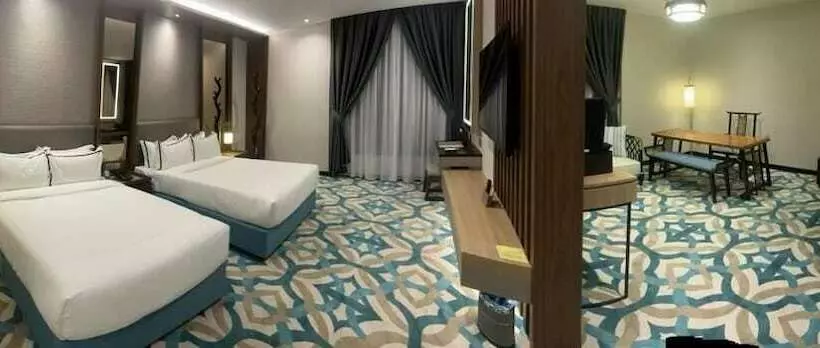 هتل Christee Suites