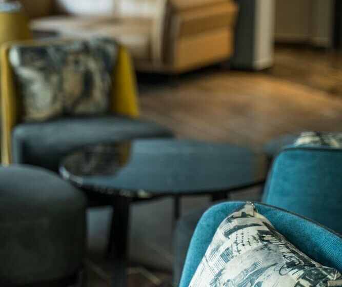 Hotel Christee Suites