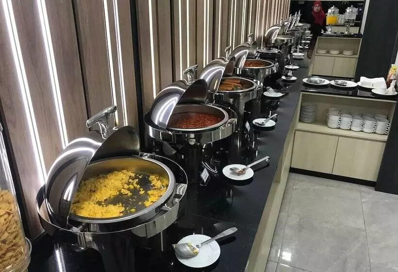 هتل Christee Suites