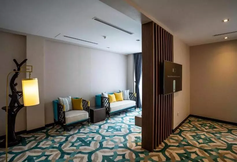 هتل Christee Suites