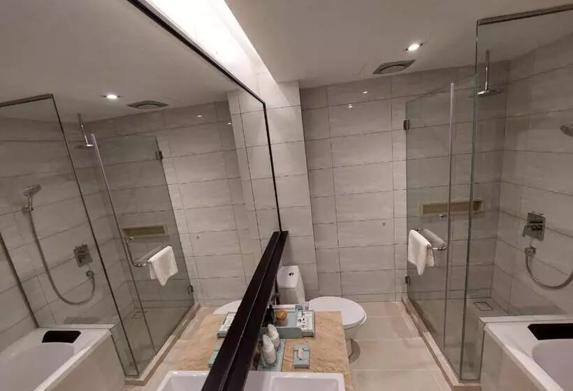 هتل Christee Suites