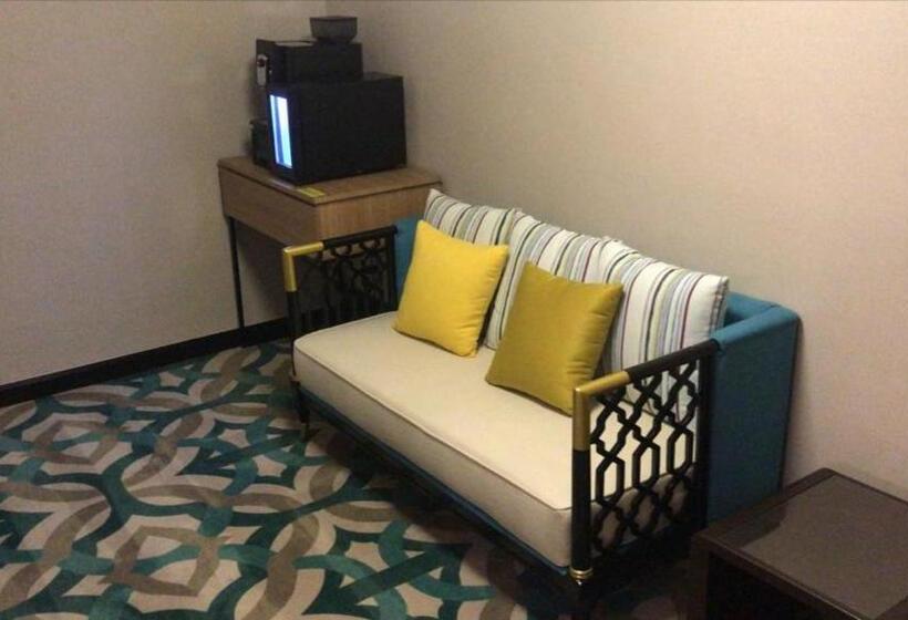 Hotel Christee Suites