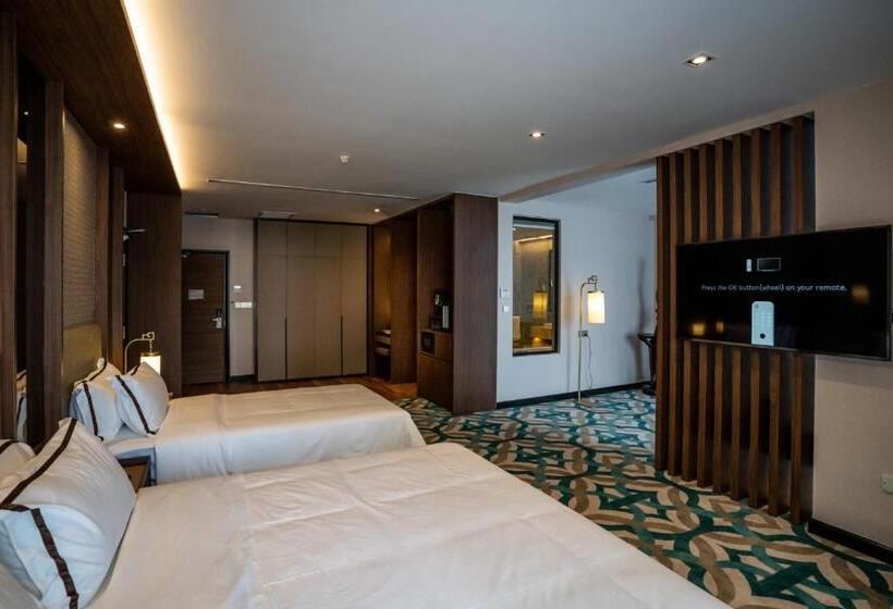 Hotel Christee Suites