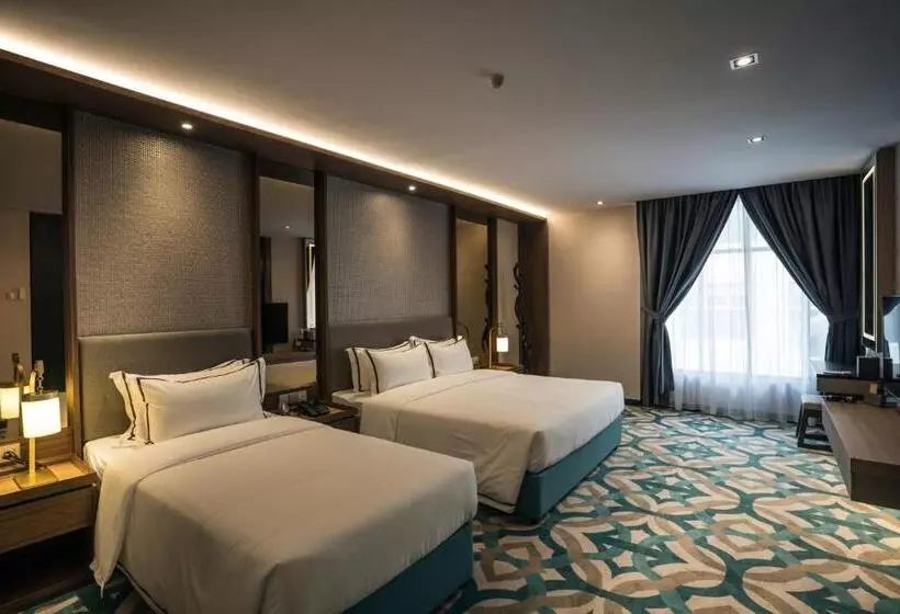 هتل Christee Suites