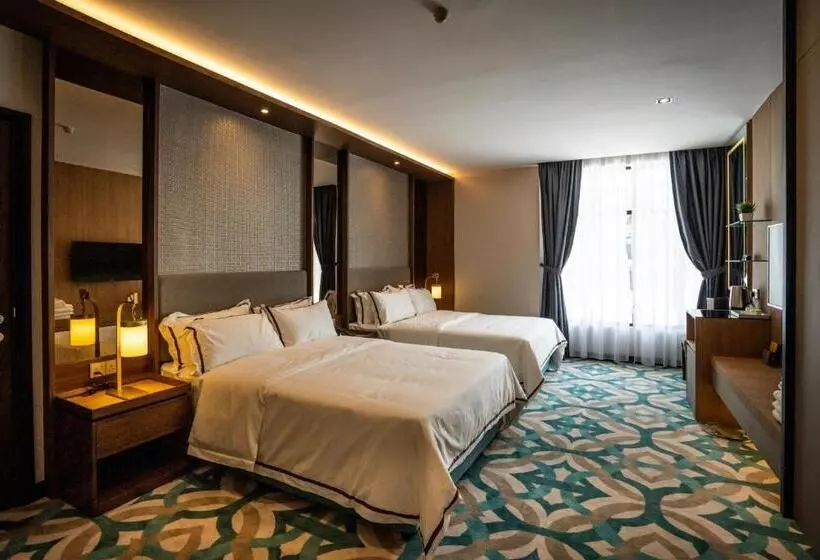 هتل Christee Suites