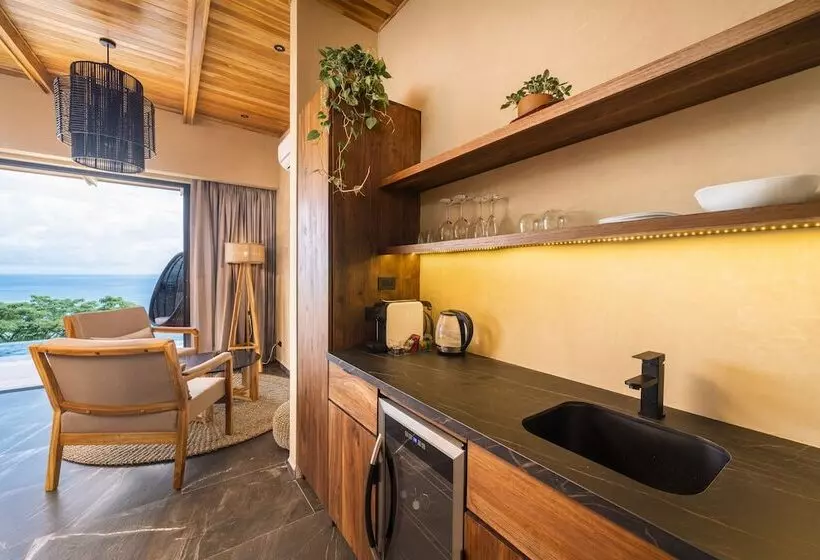 هتل Laloon Luxury Suites   Adults Only