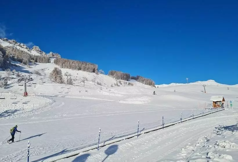 Hotelli Le Balcon Des Ecrins