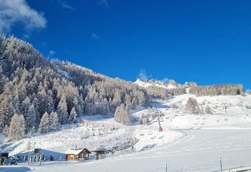 Hotelli Le Balcon Des Ecrins