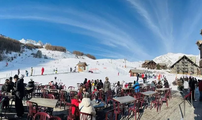 Hotelli Le Balcon Des Ecrins