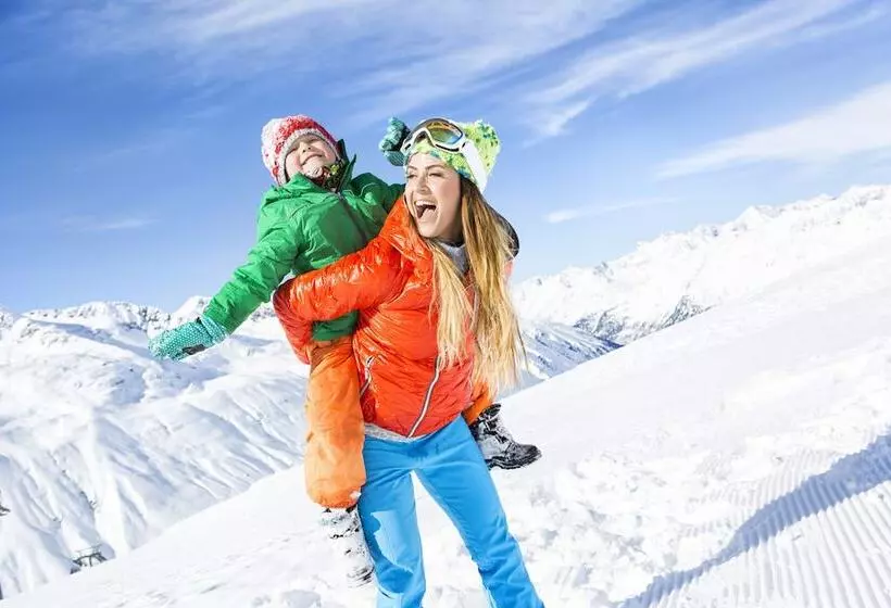 Hotelli Le Balcon Des Ecrins