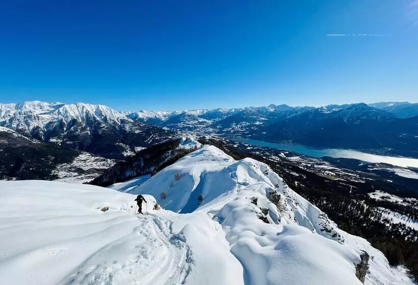Hotelli Le Balcon Des Ecrins