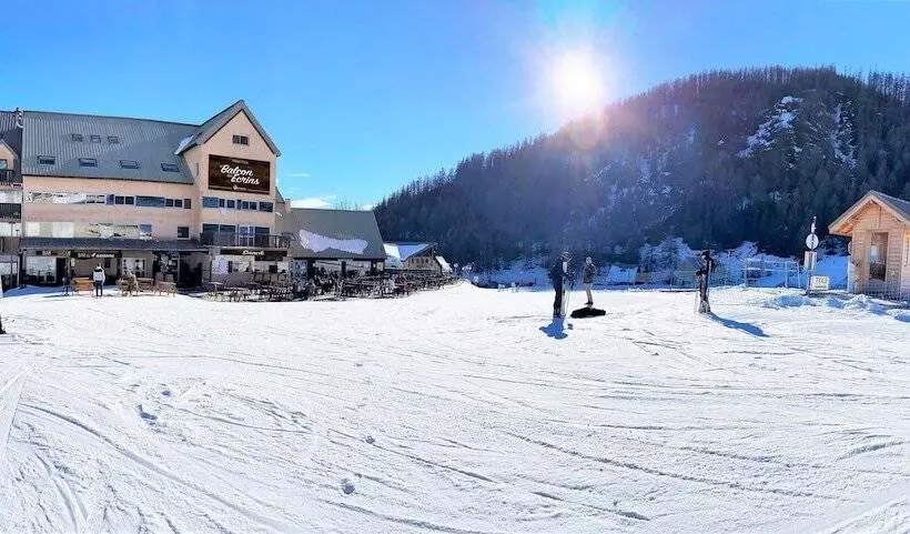 Hotelli Le Balcon Des Ecrins