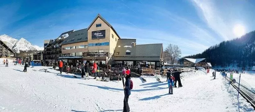 Hotelli Le Balcon Des Ecrins