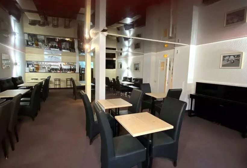 Hotelli Le Balcon Des Ecrins