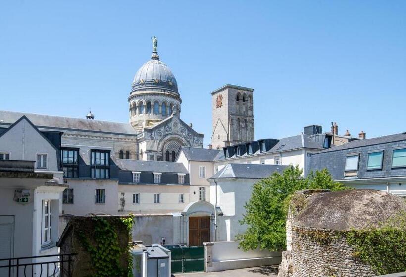 La Cour D école à Tours