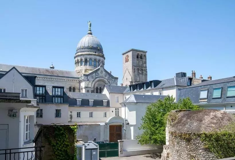 La Cour D école à Tours