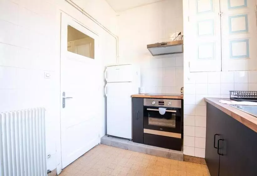 La Cour D école à Tours