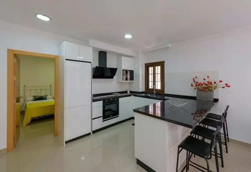 Apartamento Céntrico Sibarys   2 Dormitorios  Calle Pintada