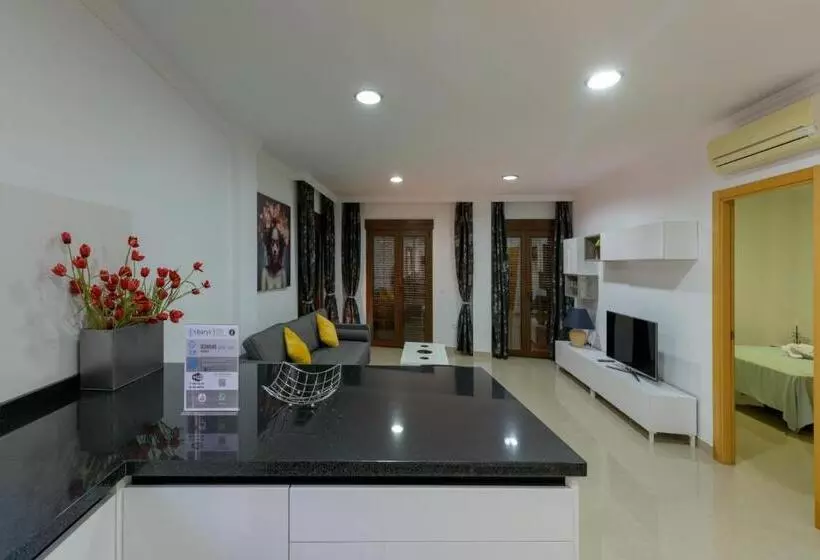 Apartamento Céntrico Sibarys   2 Dormitorios  Calle Pintada