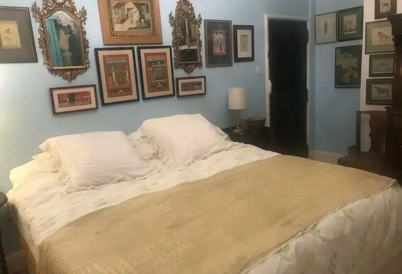 Bed and Breakfast Abbot S Wing