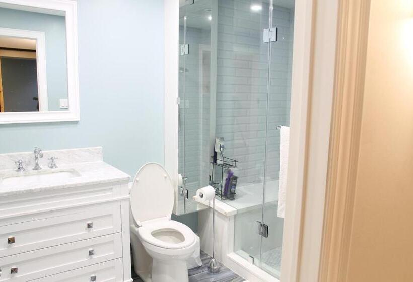 Fully Furnished Guest Suite