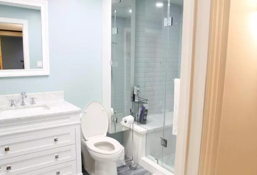 Fully Furnished Guest Suite