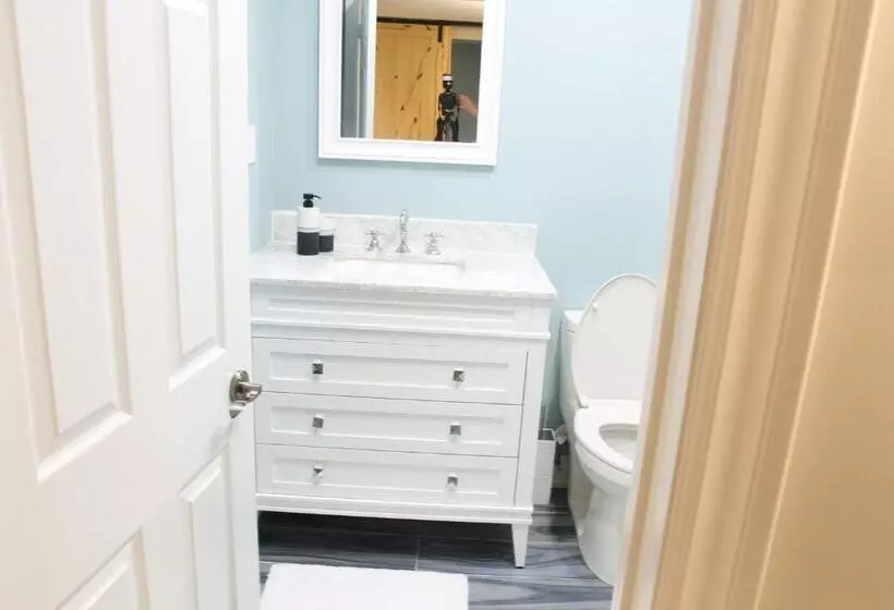 Fully Furnished Guest Suite