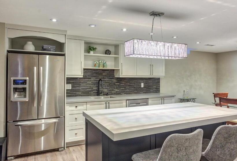 Fully Furnished Guest Suite