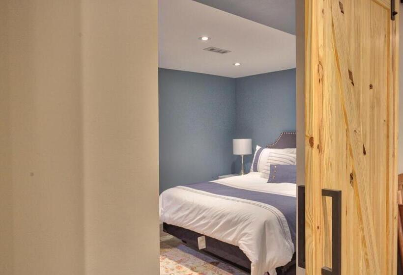 Fully Furnished Guest Suite