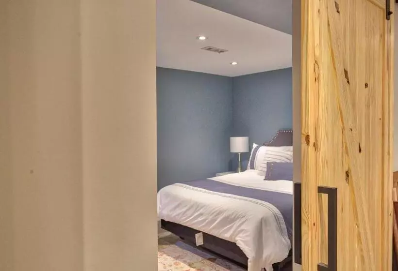 Fully Furnished Guest Suite