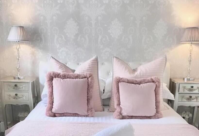 Glasgow Two Bedroom Penthouse