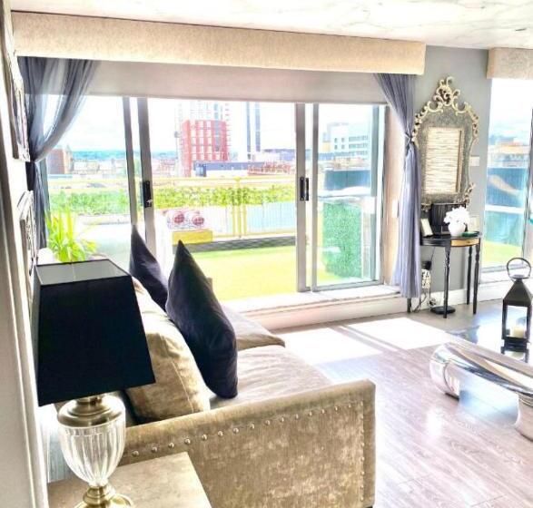 Glasgow Two Bedroom Penthouse