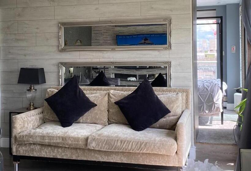 Glasgow Two Bedroom Penthouse