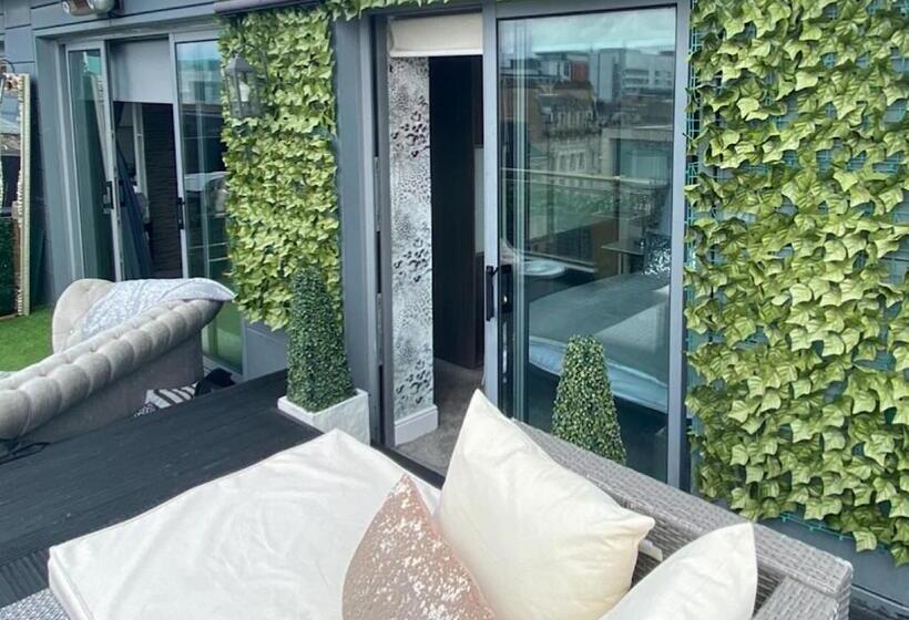 Glasgow Two Bedroom Penthouse