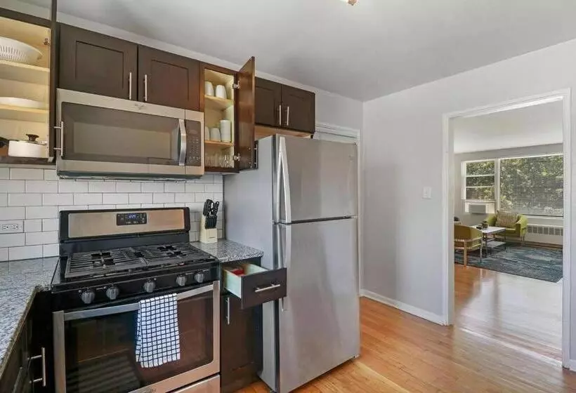 Modern & Comfy 2br Apt Near Restaurants Bell 2c