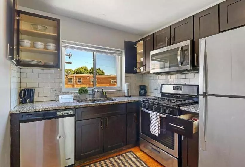 Modern & Comfy 2br Apt Near Restaurants Bell 2c