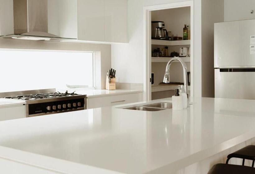 Putt Putt Pool Slide 100m To Beach Ultimate Family Entertainer