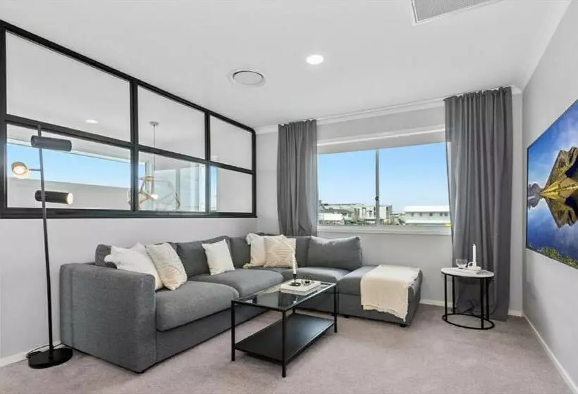 Putt Putt   Pool Slide   100m To Beach   Ultimate Family Entertainer