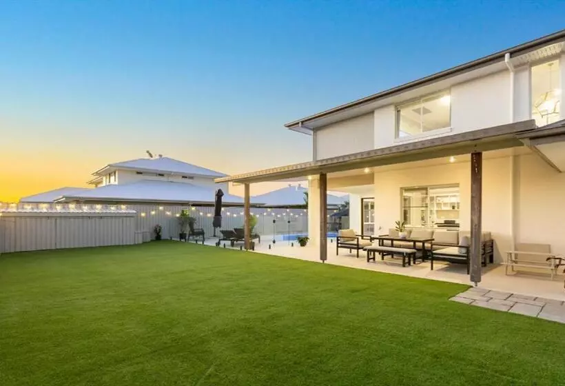 Putt Putt   Pool Slide   100m To Beach   Ultimate Family Entertainer