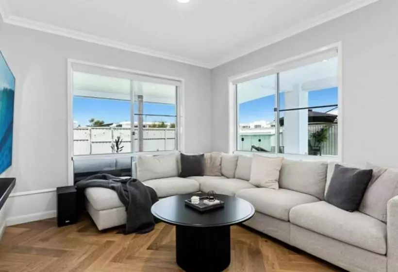 Putt Putt   Pool Slide   100m To Beach   Ultimate Family Entertainer