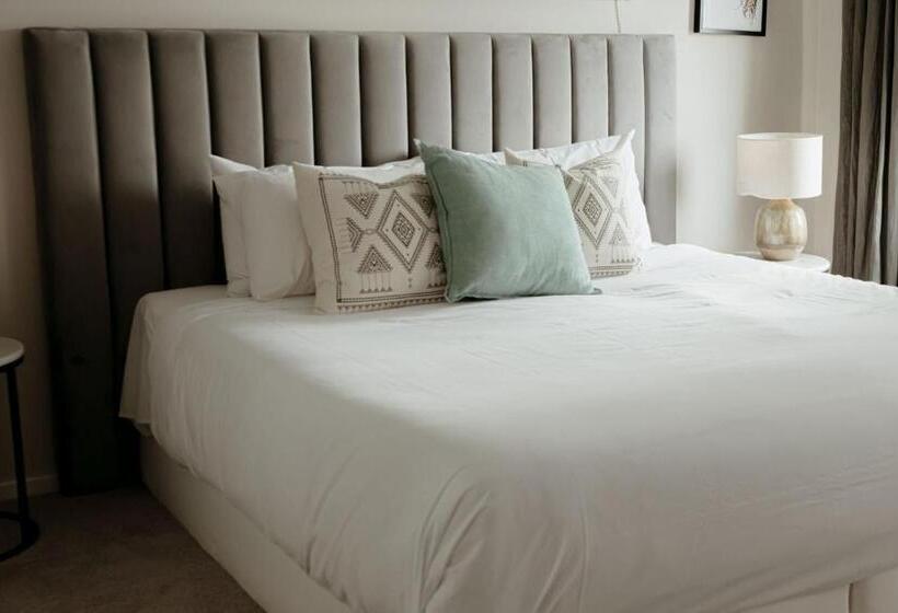 Putt Putt Pool Slide 100m To Beach Ultimate Family Entertainer