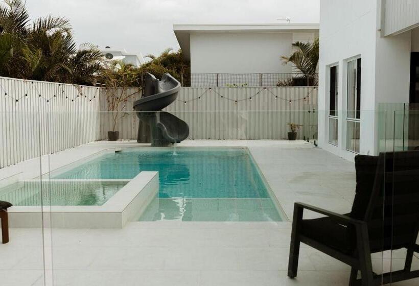 Putt Putt Pool Slide 100m To Beach Ultimate Family Entertainer