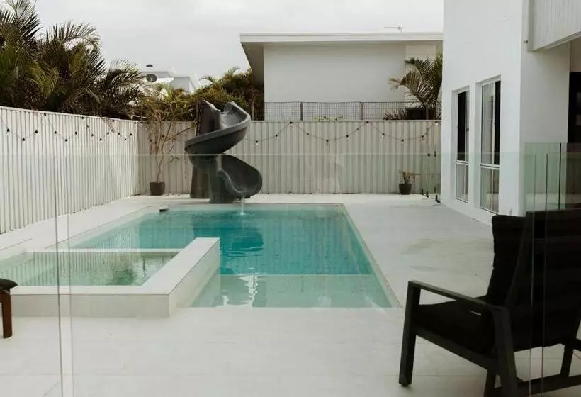 Putt Putt   Pool Slide   100m To Beach   Ultimate Family Entertainer