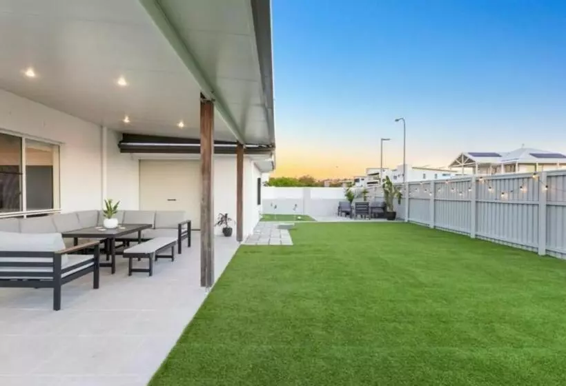 Putt Putt   Pool Slide   100m To Beach   Ultimate Family Entertainer